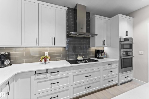 6813 Knox Loop, Edmonton, AB - Indoor Photo Showing Kitchen With Upgraded Kitchen