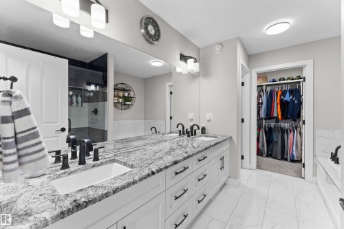 6813 Knox Loop, Edmonton, AB - Indoor Photo Showing Bathroom