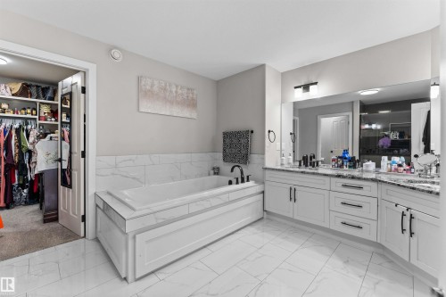 6813 Knox Loop, Edmonton, AB - Indoor Photo Showing Bathroom