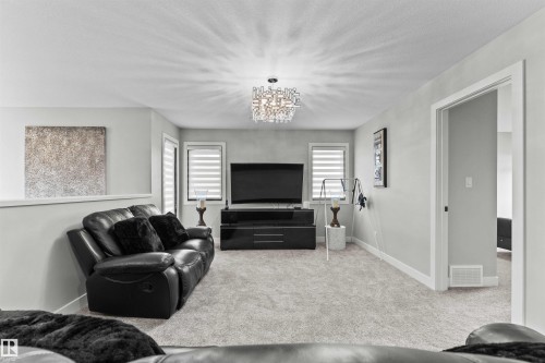 6813 Knox Loop, Edmonton, AB - Indoor Photo Showing Living Room