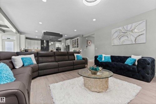 6813 Knox Loop, Edmonton, AB - Indoor Photo Showing Living Room