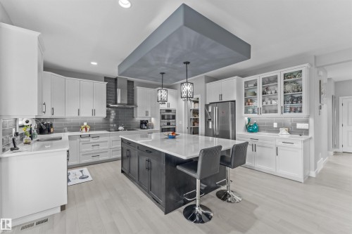 6813 Knox Loop, Edmonton, AB - Indoor Photo Showing Kitchen With Upgraded Kitchen