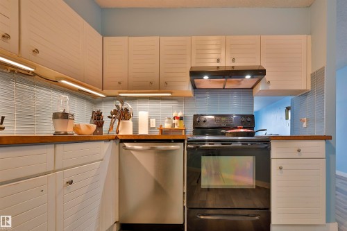 401 10149 Saskatchewan Drive, Edmonton, AB - Indoor Photo Showing Kitchen