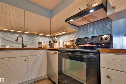 401 10149 Saskatchewan Drive, Edmonton, AB - Indoor Photo Showing Kitchen