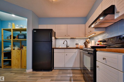 401 10149 Saskatchewan Drive, Edmonton, AB - Indoor Photo Showing Kitchen