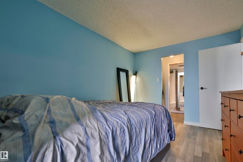 401 10149 Saskatchewan Drive, Edmonton, AB - Indoor Photo Showing Bedroom