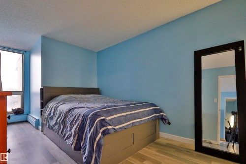 401 10149 Saskatchewan Drive, Edmonton, AB - Indoor Photo Showing Bedroom