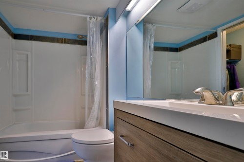 401 10149 Saskatchewan Drive, Edmonton, AB - Indoor Photo Showing Bathroom