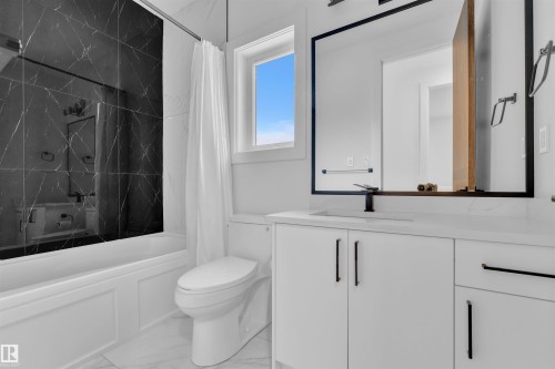 21024 128 Avenue, Edmonton, AB - Indoor Photo Showing Bathroom