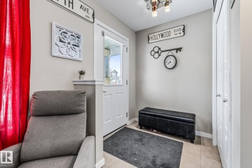 384 Charlesworth Drive, Edmonton, AB - Indoor Photo Showing Other Room