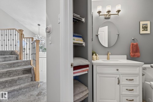 15424 43 Street, Edmonton, AB - Indoor Photo Showing Bathroom