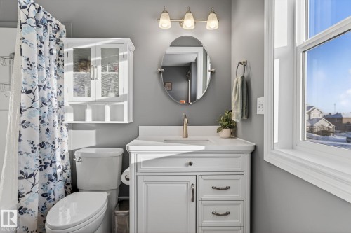 15424 43 Street, Edmonton, AB - Indoor Photo Showing Bathroom