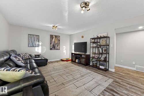 15424 43 Street, Edmonton, AB - Indoor Photo Showing Living Room