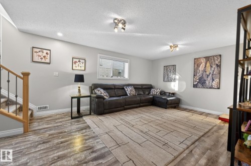 15424 43 Street, Edmonton, AB - Indoor Photo Showing Living Room