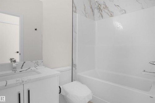 6807 169 Avenue, Edmonton, AB - Indoor Photo Showing Bathroom