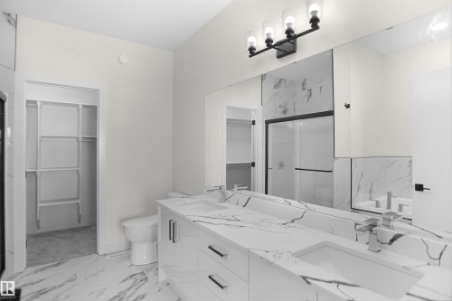 6807 169 Avenue, Edmonton, AB - Indoor Photo Showing Bathroom