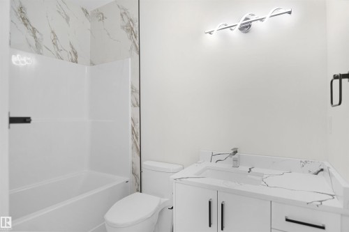 6807 169 Avenue, Edmonton, AB - Indoor Photo Showing Bathroom