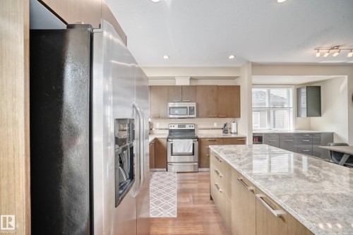 55 655 Watt Boulevard, Edmonton, AB - Indoor Photo Showing Kitchen With Stainless Steel Kitchen With Upgraded Kitchen