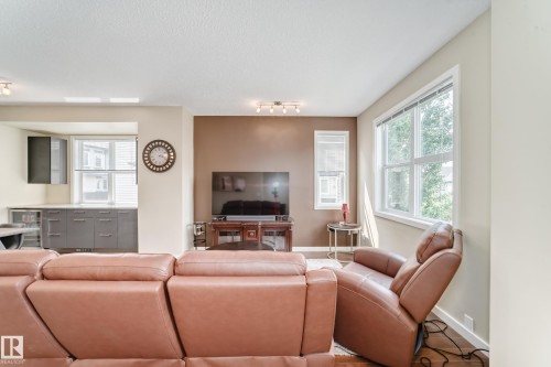 55 655 Watt Boulevard, Edmonton, AB - Indoor Photo Showing Living Room