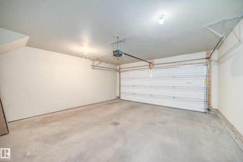 55 655 Watt Boulevard, Edmonton, AB - Indoor Photo Showing Garage