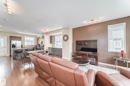 55 655 Watt Boulevard, Edmonton, AB - Indoor Photo Showing Living Room