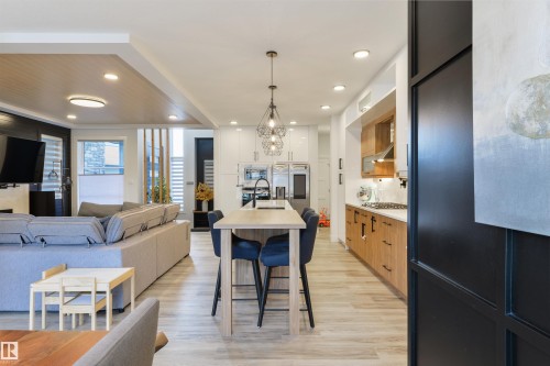 219 37 Street, Edmonton, AB - Indoor