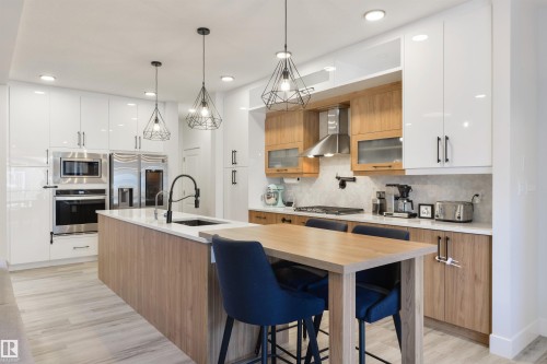 219 37 Street, Edmonton, AB - Indoor Photo Showing Kitchen With Upgraded Kitchen