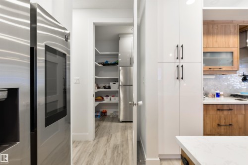 219 37 Street, Edmonton, AB - Indoor