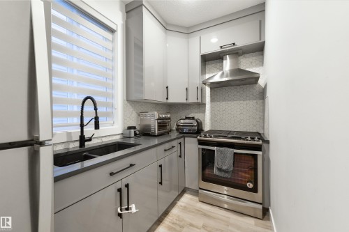 219 37 Street, Edmonton, AB - Indoor Photo Showing Kitchen With Double Sink With Upgraded Kitchen