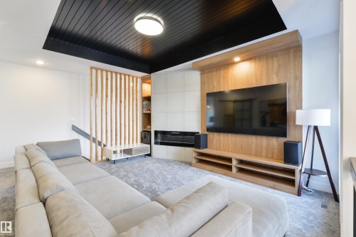219 37 Street, Edmonton, AB - Indoor Photo Showing Living Room