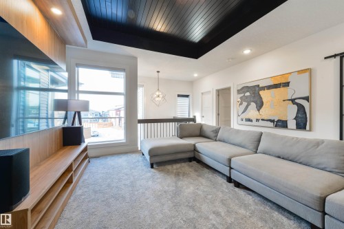 219 37 Street, Edmonton, AB - Indoor Photo Showing Living Room