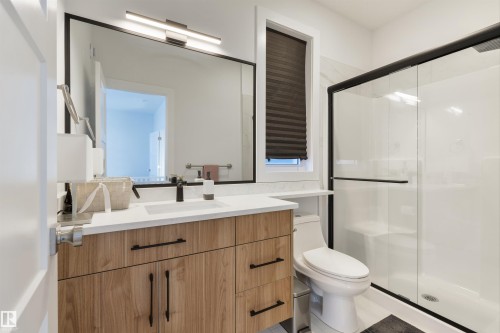 219 37 Street, Edmonton, AB - Indoor Photo Showing Bathroom