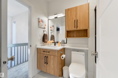 219 37 Street, Edmonton, AB - Indoor Photo Showing Bathroom