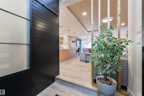 219 37 Street, Edmonton, AB - Indoor