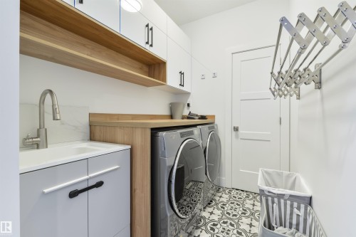 219 37 Street, Edmonton, AB - Indoor Photo Showing Laundry Room