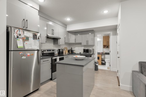 219 37 Street, Edmonton, AB - Indoor Photo Showing Kitchen