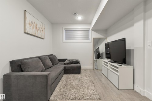 219 37 Street, Edmonton, AB - Indoor