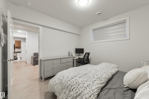 219 37 Street, Edmonton, AB - Indoor Photo Showing Bedroom