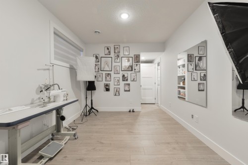 219 37 Street, Edmonton, AB - Indoor Photo Showing Other Room