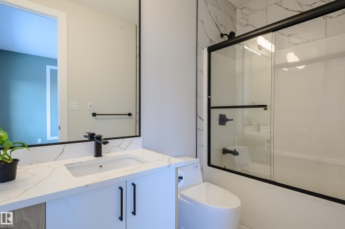 Bathroom with enclosed tub / shower combo and vanity - 16 Middleton Close, Leduc, AB - Indoor Photo Showing Bathroom