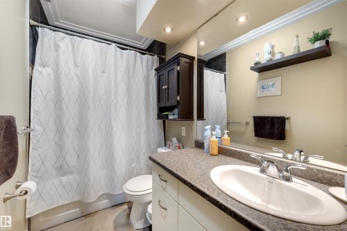 11822 125 Street, Edmonton, AB - Indoor Photo Showing Bathroom