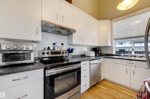 11822 125 Street, Edmonton, AB - Indoor Photo Showing Kitchen