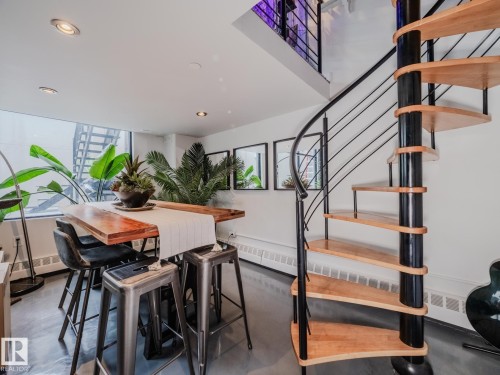 1001 10179 105 Street, Edmonton, AB - Indoor