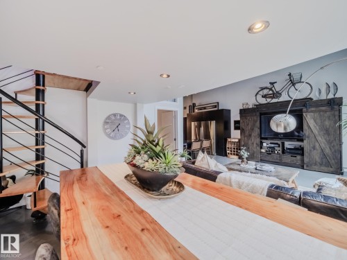 1001 10179 105 Street, Edmonton, AB - Indoor