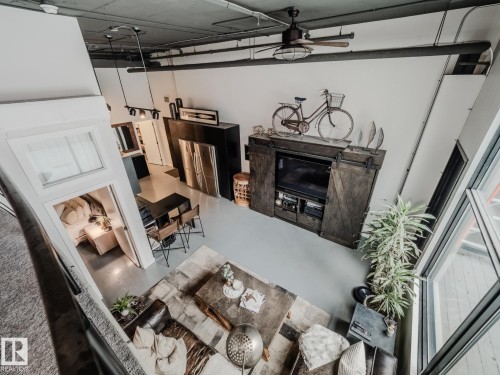 1001 10179 105 Street, Edmonton, AB - Indoor Photo Showing Garage