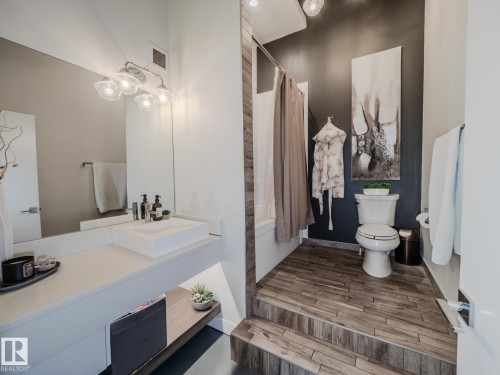 1001 10179 105 Street, Edmonton, AB - Indoor Photo Showing Bathroom