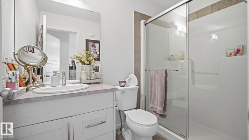 4319 Cooke Lane, Edmonton, AB - Indoor Photo Showing Bathroom