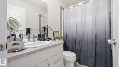4319 Cooke Lane, Edmonton, AB - Indoor Photo Showing Bathroom