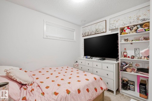 4319 Cooke Lane, Edmonton, AB - Indoor Photo Showing Bedroom