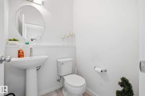 4319 Cooke Lane, Edmonton, AB - Indoor Photo Showing Bathroom